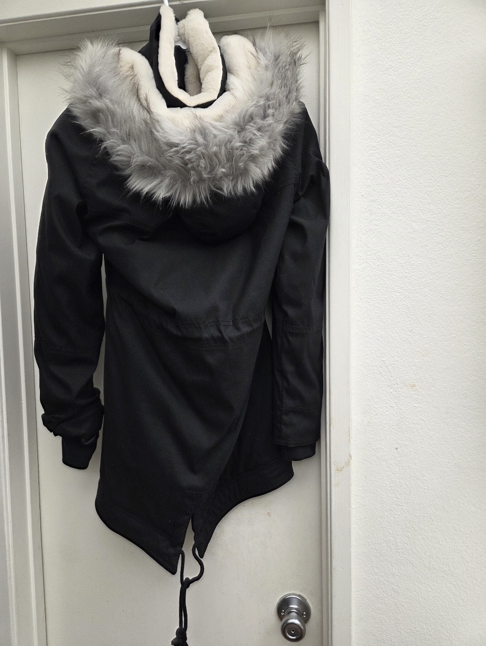 Hollister Black Jacket with Cream Sherpa Hood - Picture 3 of 4